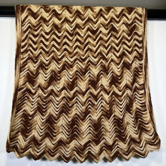 Vintage 70s MCM Chevron Scallop Hem Ombre Afghan Crochet Blanket Zig Zag Brown - Picture 1 of 4